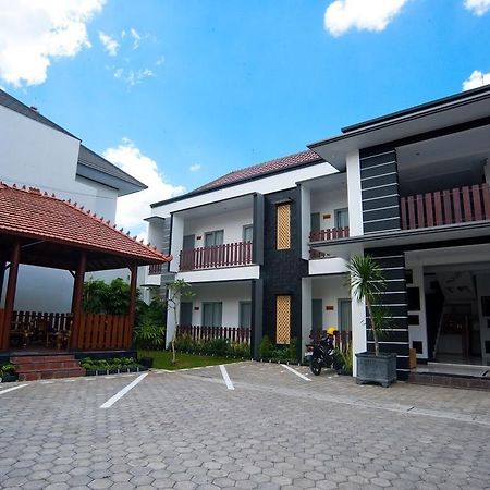 Retra'S Hostel Kejayan Buitenkant foto